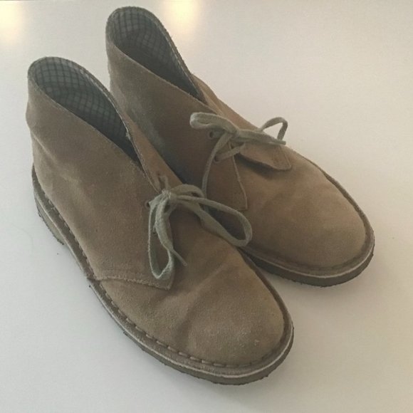 Classic Clarks suede desert boots - Picture 1 of 7